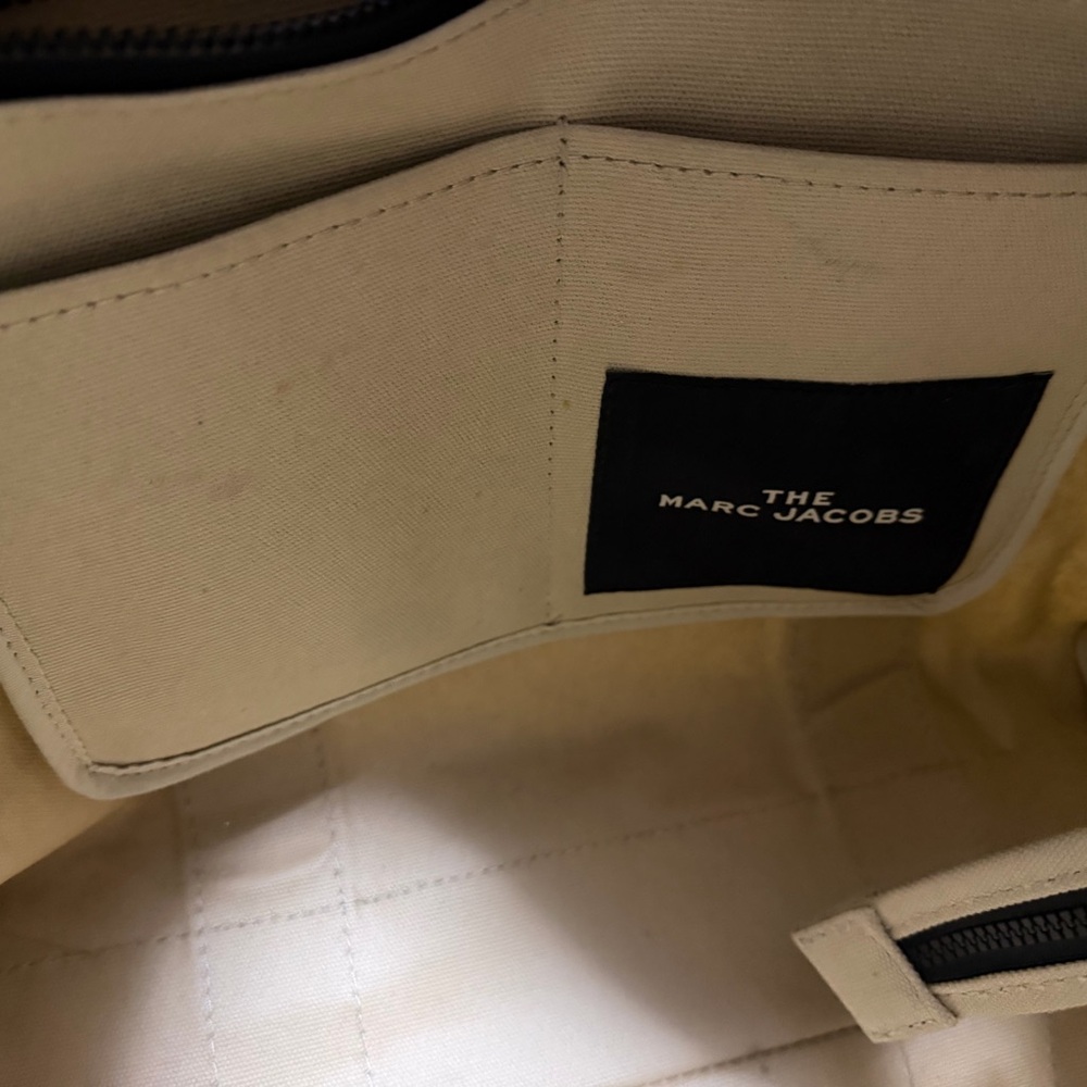 Marc Jacobs
The Large Canvas Tote Bag - Picture 3 of 6